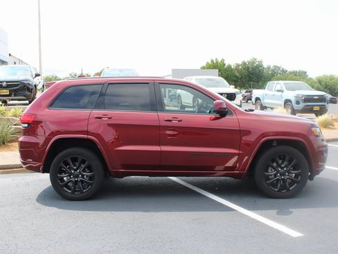 Used 2021 Jeep Grand Cherokee Laredo X image 10