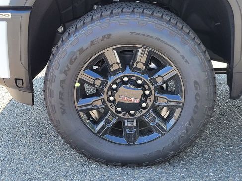 New 2025 GMC Sierra 2500 AT4 w/ Technology Package image 8