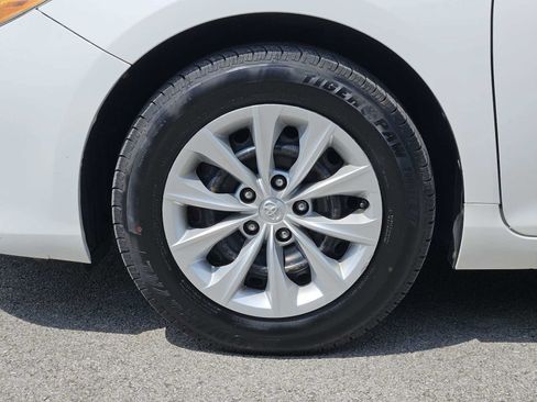 Used 2015 Toyota Camry LE FWD image 9