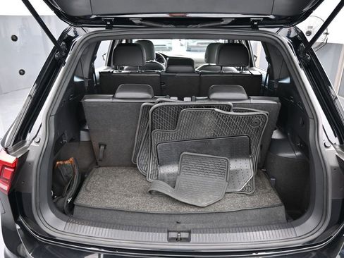 Used 2021 Volkswagen Tiguan SE R-Line image 40