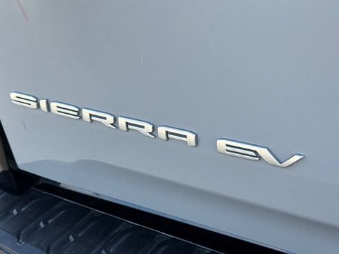 Used 2025 GMC Sierra EV Denali AWD/4WD image 10