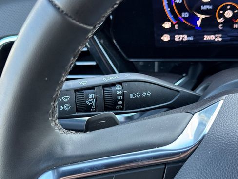 Used 2025 Chevrolet Suburban Premier image 39