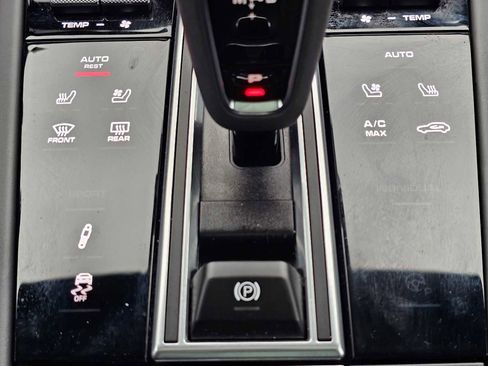 Used 2023 Porsche Cayenne GTS image 33