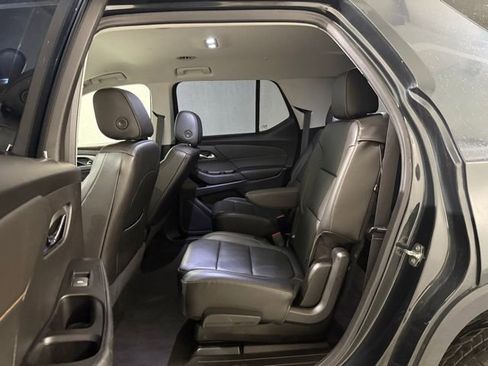 Used 2020 Chevrolet Traverse LT w/ LT Premium Package image 24