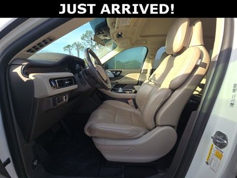 Used 2020 Lincoln Aviator Reserve w/ Equipment Group 202A image 12
