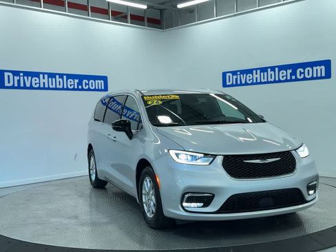 Used 2026 Chrysler Pacifica Select FWD image 5