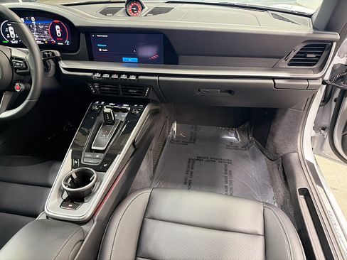 Used 2025 Porsche 911 Carrera image 17