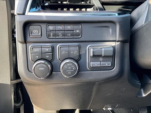 New 2026 Chevrolet Suburban LT w/ Comfort Package image 17