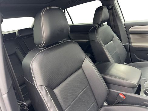 Used 2022 Volkswagen Atlas Cross Sport SE w/ Panoramic Sunroof Package image 43