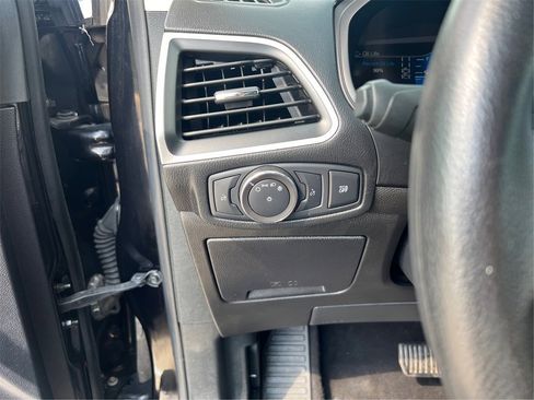 Used 2022 Ford Edge SE image 18