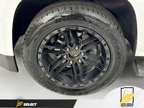 Used 2019 Chevrolet Tahoe LT w/ LT Signature Package AWD/4WD image 35