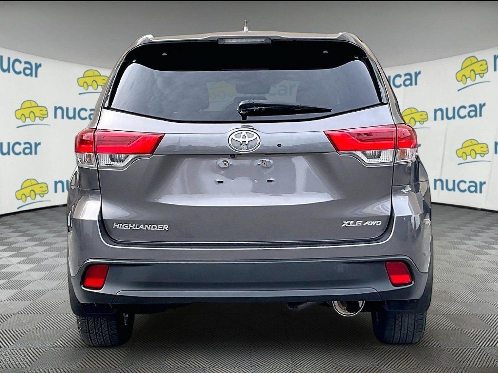 Used 2019 Toyota Highlander XLE AWD/4WD image 5