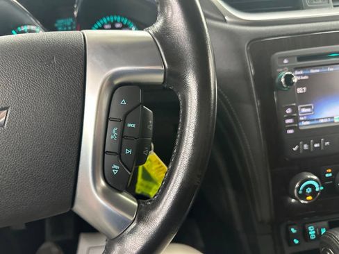 Used 2015 Chevrolet Traverse LT w/ Style and Technology Package FWD image 41