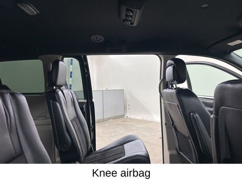 Used 2020 Dodge Grand Caravan SXT image 25