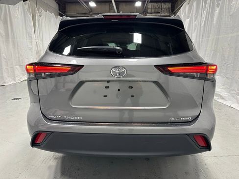 Used 2025 Toyota Highlander XLE image 6