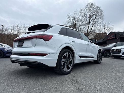 Used 2022 Audi e-tron Premium w/ Convenience Plus Package image 13