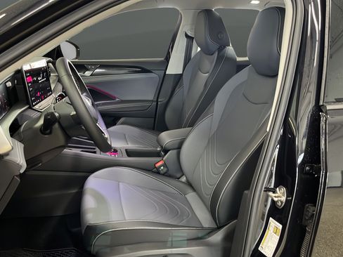 New 2026 Volkswagen Tiguan SE AWD/4WD image 9