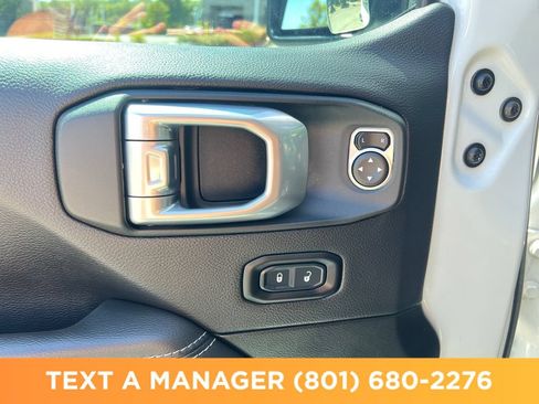 Used 2023 Jeep Wrangler Unlimited Sahara w/ Cold Weather Group AWD/4WD image 11
