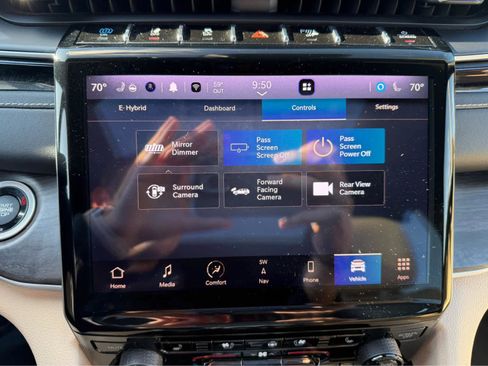 Used 2023 Jeep Grand Cherokee 4WD 4xe w/ Luxury Tech Group II image 22