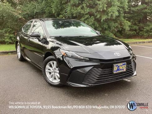 Certified 2025 Toyota Camry LE image 1