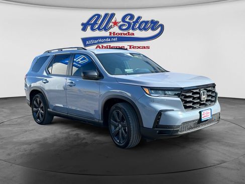 Used 2025 Honda Pilot Sport image 3