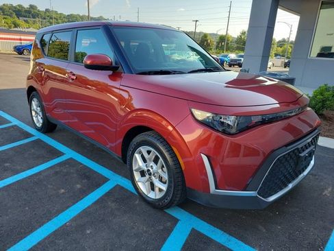 Used 2024 Kia Soul LX w/ Option Group 015 FWD image 1