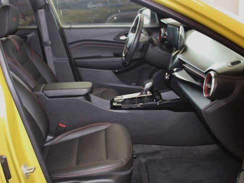 Used 2025 Chevrolet Trax RS w/ Driver Confidence Package image 40