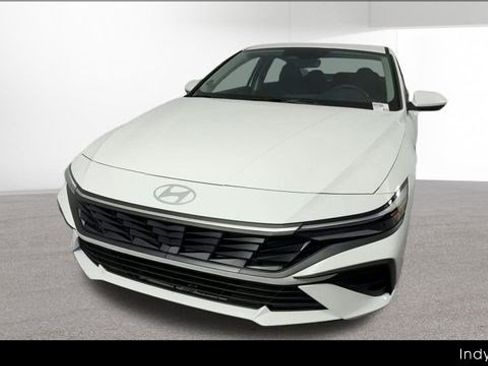Used 2025 Hyundai Elantra Hybrid FWD image 3