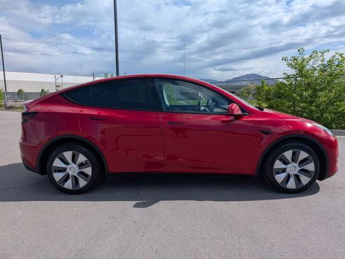 Used 2023 Tesla Model Y Long Range AWD/4WD image 2