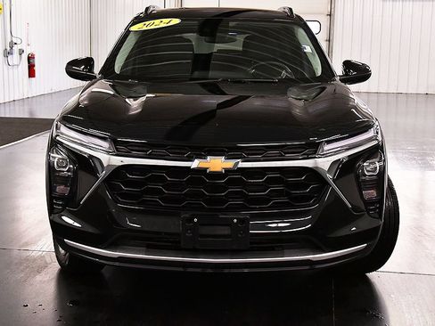 Used 2024 Chevrolet Trax LT w/ Driver Confidence Package FWD image 2