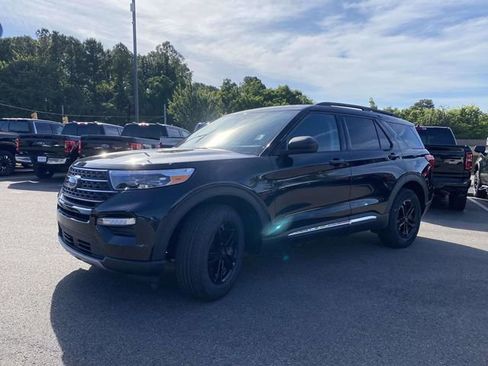 Certified 2024 Ford Explorer XLT w/ Equipment Group 202A AWD/4WD image 8