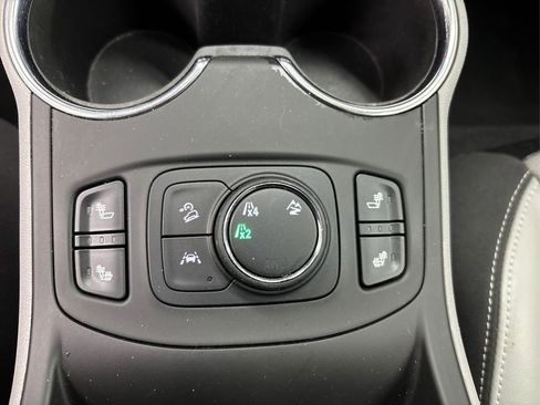 Used 2022 GMC Terrain SLT image 35