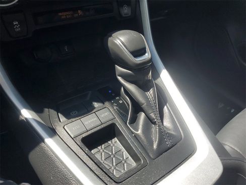 Used 2022 Toyota RAV4 XLE Premium image 32