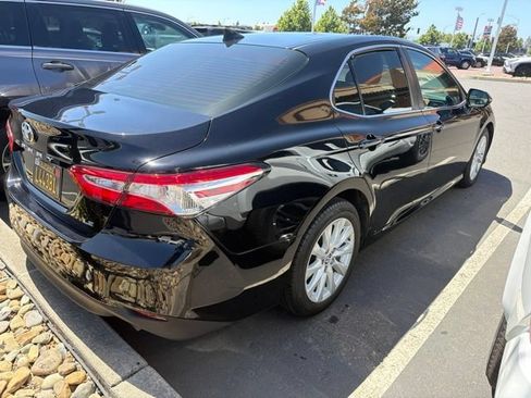 Used 2019 Toyota Camry LE FWD image 12