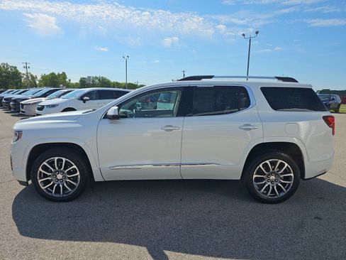 Used 2023 GMC Acadia Denali w/ Denali Ultimate Package AWD/4WD image 4