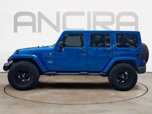 Used 2015 Jeep Wrangler Unlimited Sahara w/ Connectivity Group AWD/4WD image 7