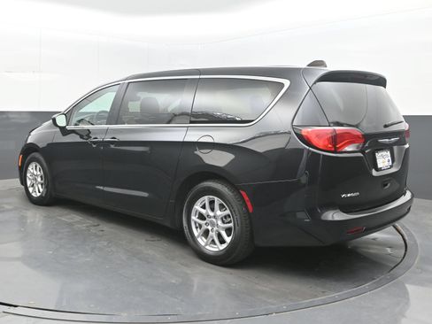 Used 2023 Chrysler Voyager LX FWD image 6
