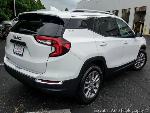 Used 2022 GMC Terrain SLT w/ Tech Package FWD image 10