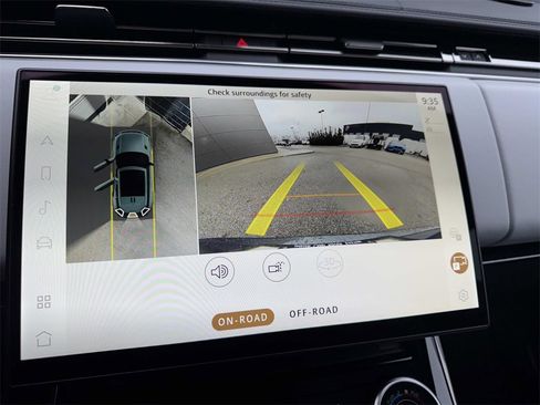 Used 2023 Land Rover Range Rover Sport SE image 25