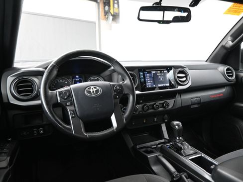 Used 2017 Toyota Tacoma TRD Sport image 20