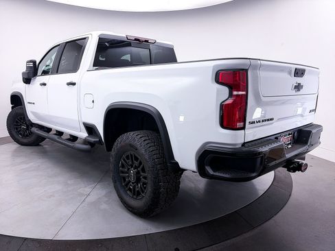 Used 2025 Chevrolet Silverado 2500 ZR2 w/ Technology Package AWD/4WD image 3