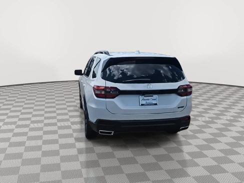 Certified 2025 Honda Pilot Sport image 7