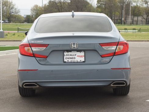 Used 2022 Honda Accord Touring image 3