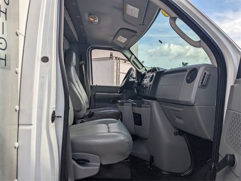 Used 2017 Ford E-350 and Econoline 350 Super Duty image 14
