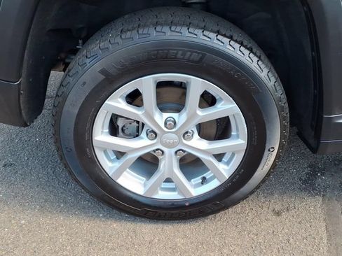 Certified 2023 Jeep Grand Cherokee Limited AWD/4WD image 10