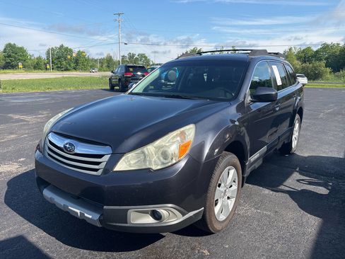 Used 2011 Subaru Outback 2.5i Limited w/ PWR Moonroof Pkg AWD/4WD image 2