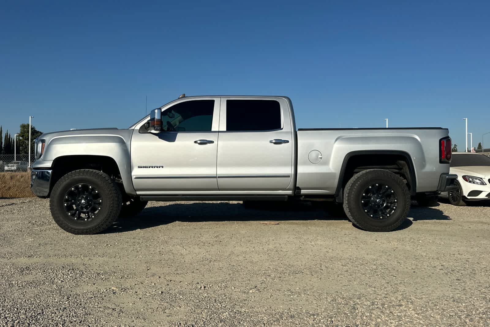Used 2018 GMC Sierra 1500 SLT w/ SLT Premium Package AWD/4WD image 6