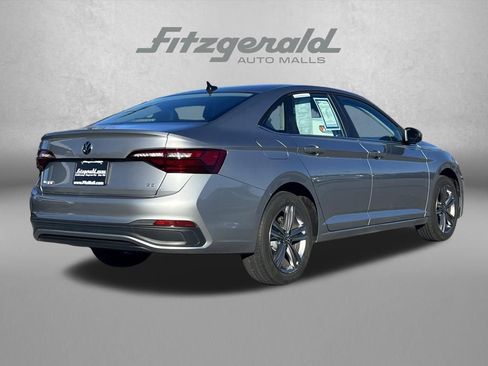 Used 2024 Volkswagen Jetta SE image 7