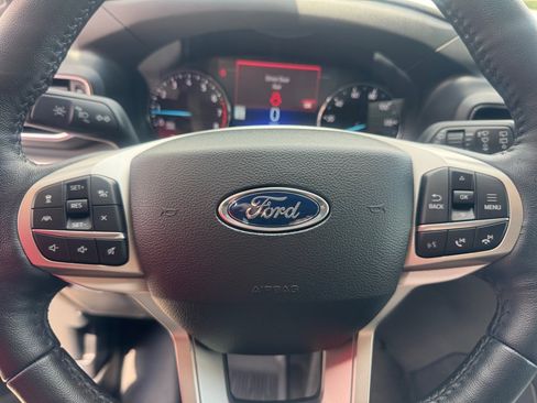 Used 2022 Ford Explorer XLT w/ Equipment Group 202A AWD/4WD image 37