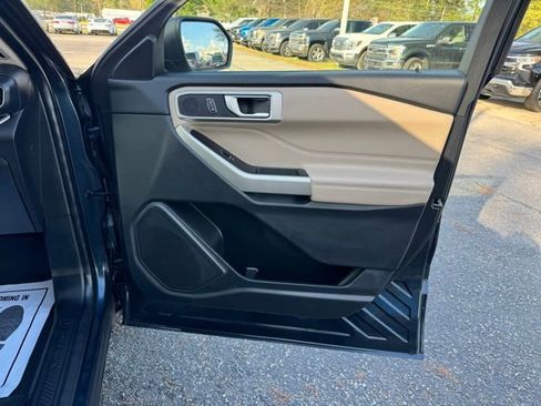 Used 2022 Ford Explorer XLT w/ Equipment Group 202A image 10